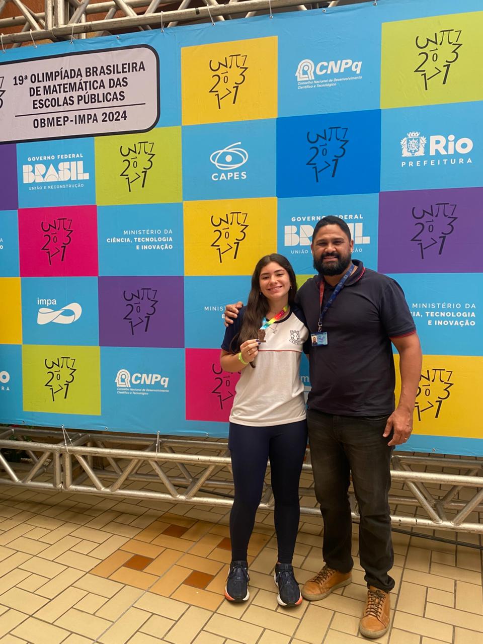 Estudante de Colégio Salesiano é premiada com medalha na OBMEP 2025